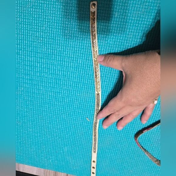 Stella & Dot Gilded Path Double Wrap White Leather & Gold Arrow Bracelet - Picture 4 of 8